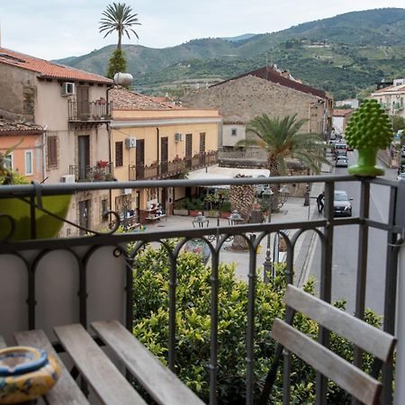 The Palace B&B And Apartments Santo Stefano di Camastra Εξωτερικό φωτογραφία