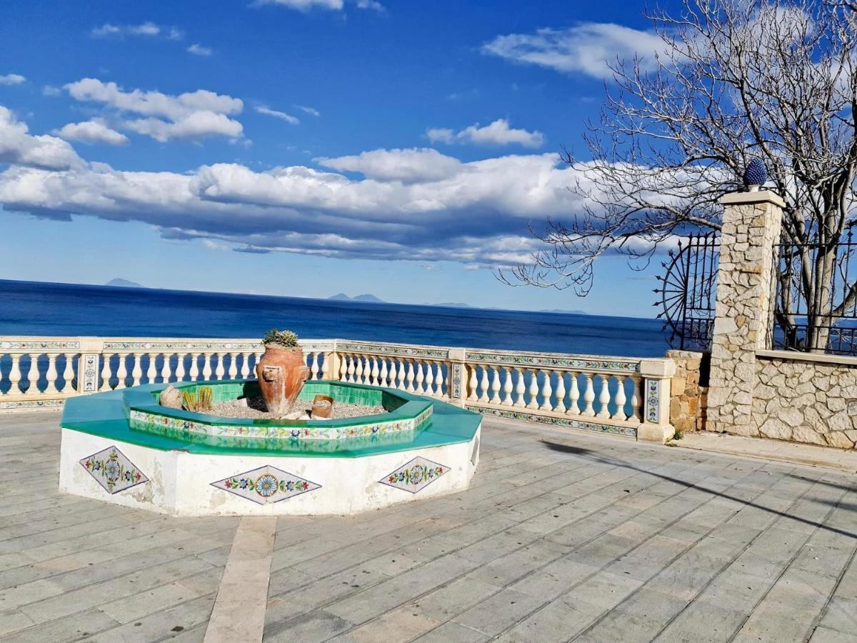 The Palace B&B And Apartments Santo Stefano di Camastra Εξωτερικό φωτογραφία