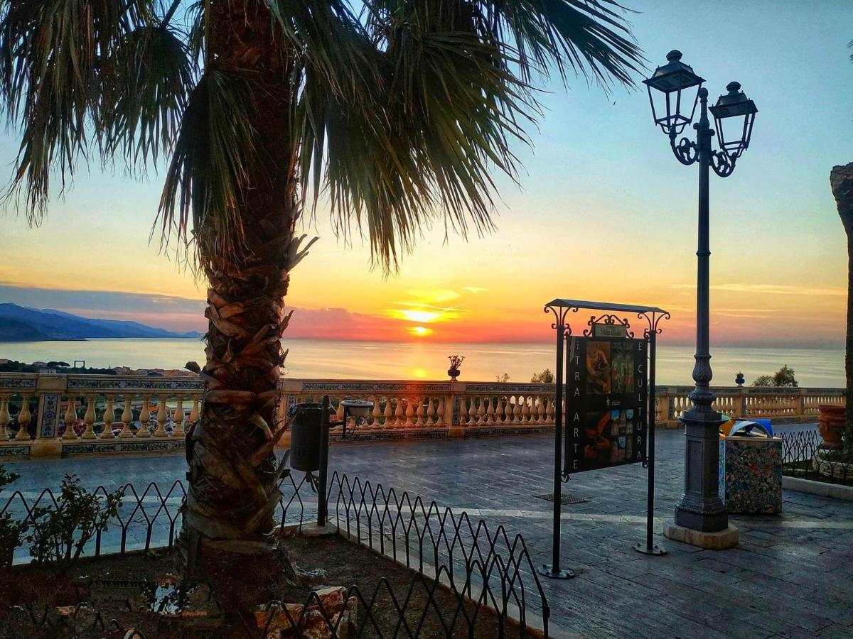 The Palace B&B And Apartments Santo Stefano di Camastra Εξωτερικό φωτογραφία