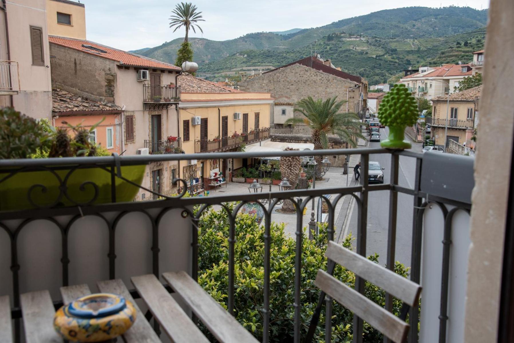 The Palace B&B And Apartments Santo Stefano di Camastra Εξωτερικό φωτογραφία