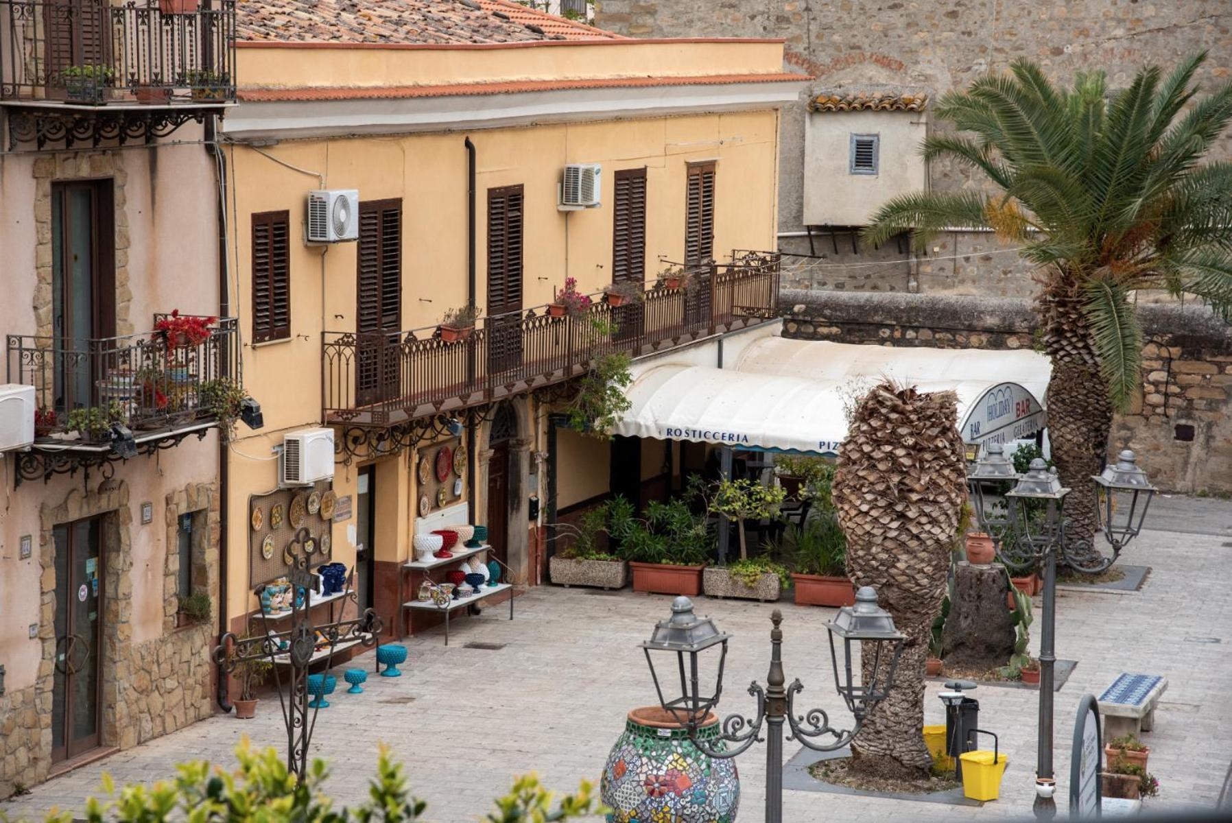 The Palace B&B And Apartments Santo Stefano di Camastra Εξωτερικό φωτογραφία